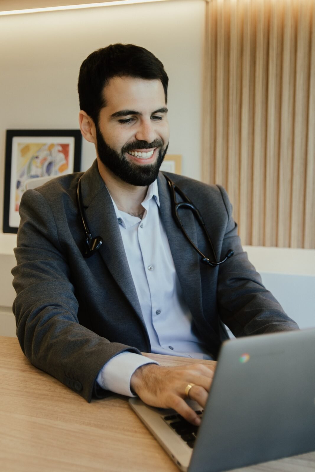 Dr. Eduardo Silveira